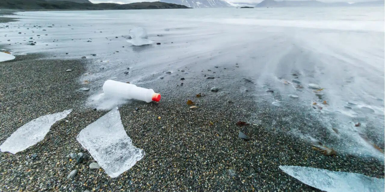 Hallan microplásticos de origen humano en el océano austral de la Antártida