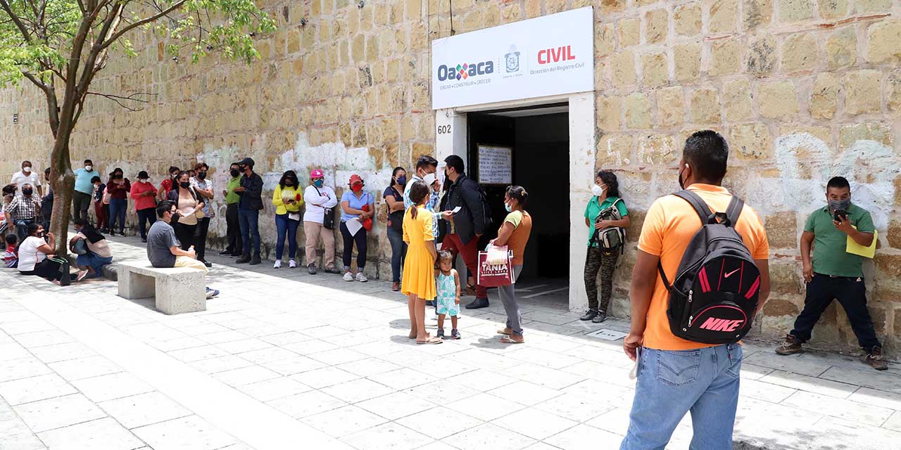 Se presenta aglomeración en el Registro Civil y SAT | El Imparcial de Oaxaca