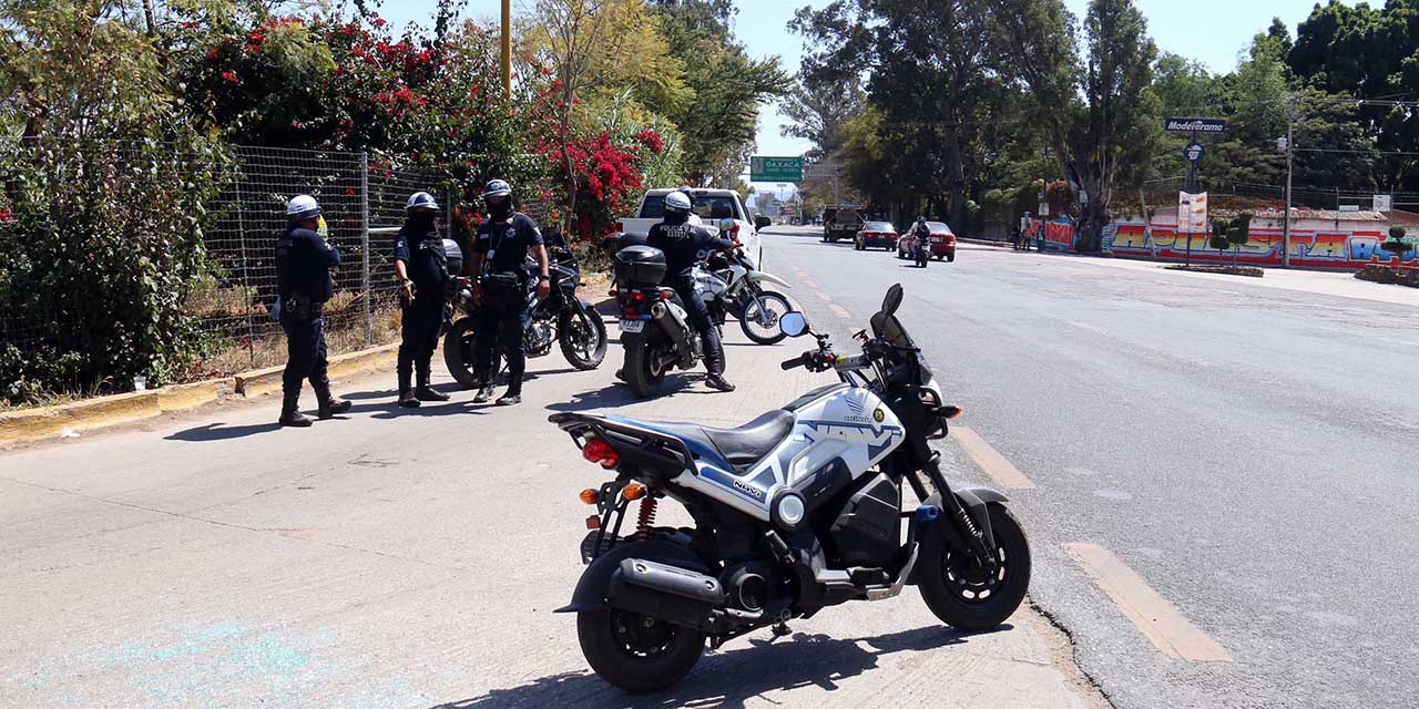 Transportistas retiran bloqueo de normalistas