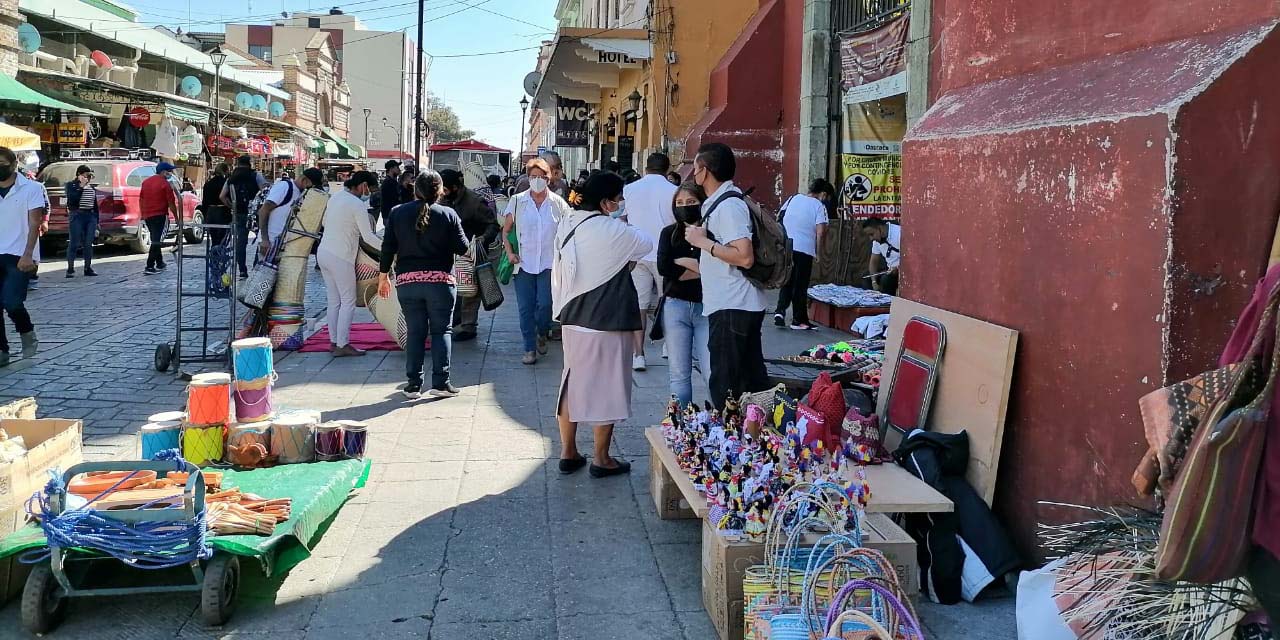 Inicia ayuntamiento capitalino reubicación temporal de comerciantes en el Centro Histórico