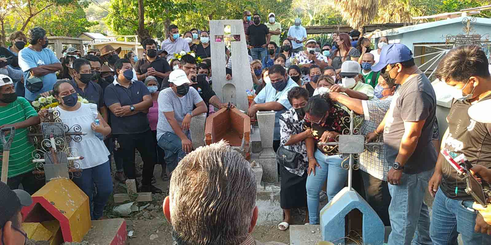 Dan último adiós a periodista asesinado | El Imparcial de Oaxaca
