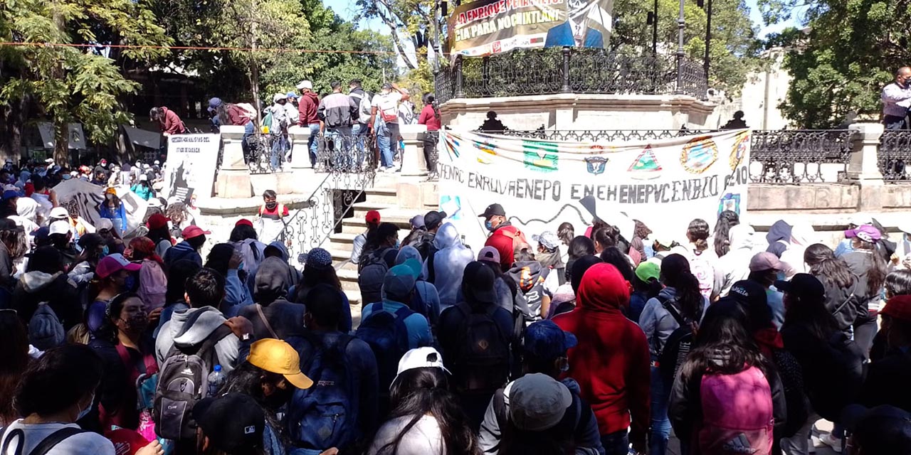 Normalistas instalarán plantón “indefinido” que acompañarán con otras protestas | El Imparcial de Oaxaca