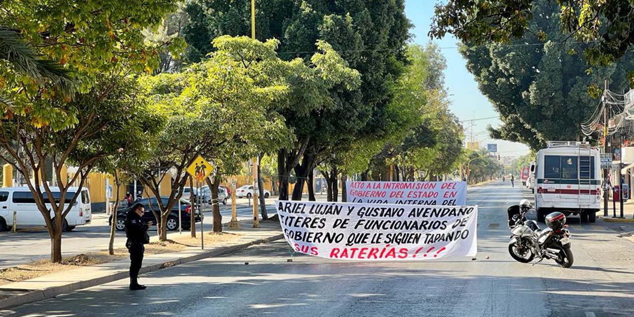 Bloquea STEUABJO Avenida Universidad y toma CU | El Imparcial de Oaxaca
