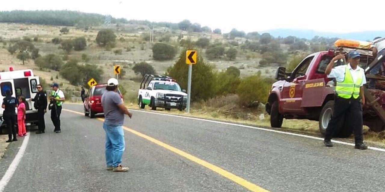 Hombre pierde la vida tras volcar su camioneta | El Imparcial de Oaxaca