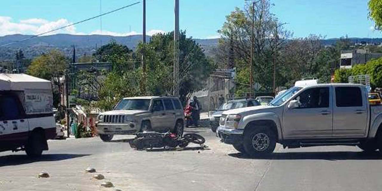 Colisión entre moto y camioneta deja un lesionado | El Imparcial de Oaxaca