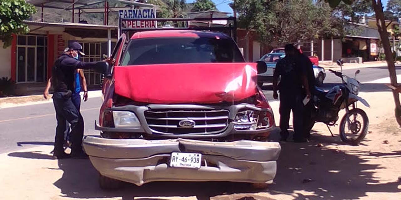 Se impacta en la parte trasera de camioneta | El Imparcial de Oaxaca