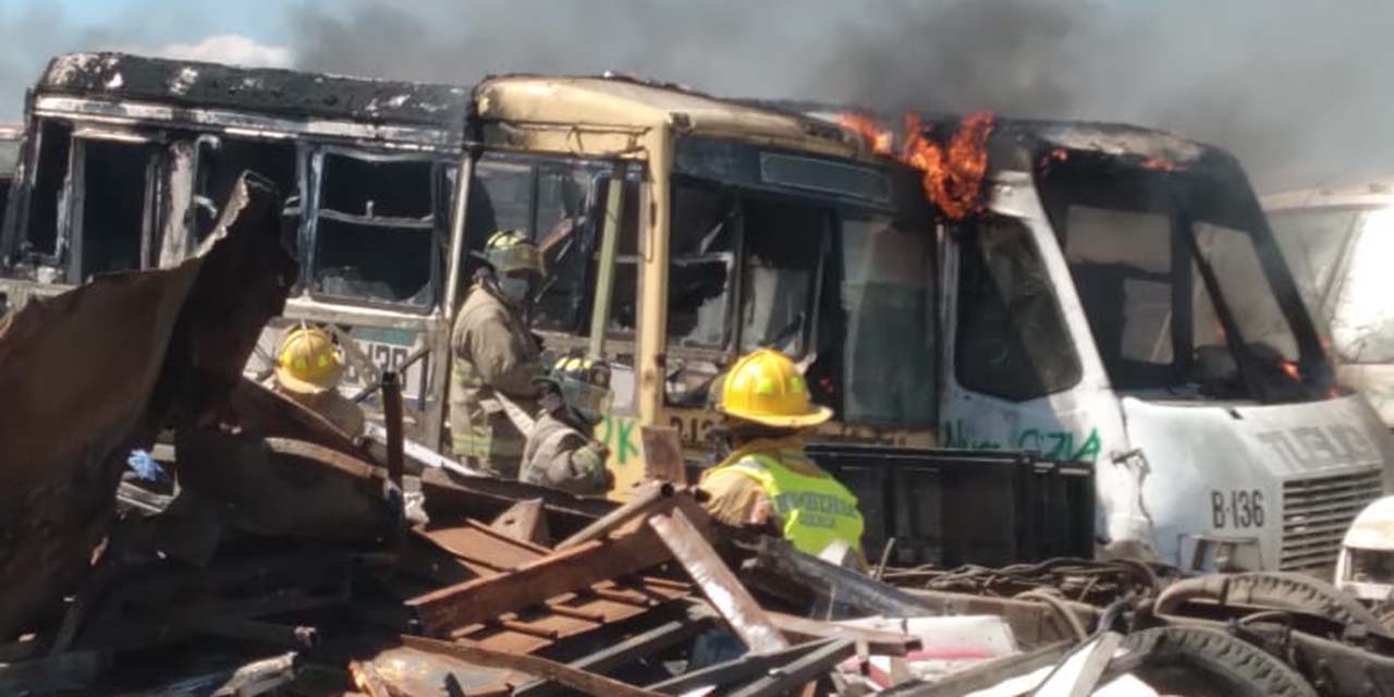 Bomberos sofocan incendio en taller mecánico | El Imparcial de Oaxaca