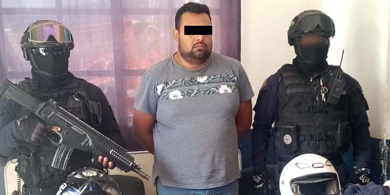 Les echa el auto a policías municipales; lo agarran