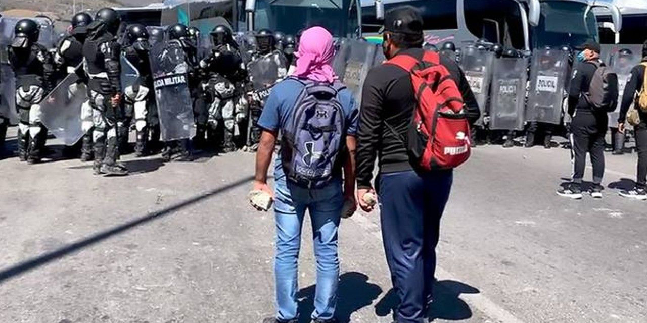 Normalistas protestan en Chilpancingo tras enfrentamiento con Guardia Nacional | El Imparcial de Oaxaca
