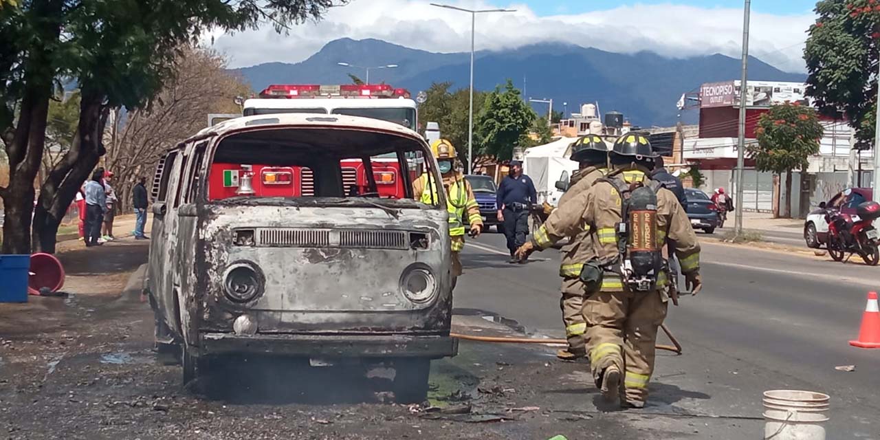 Arde en llamas vehículo sobre la 175 | El Imparcial de Oaxaca