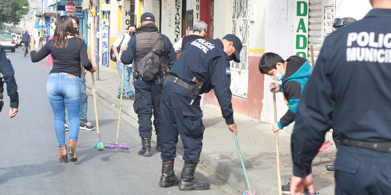 Apoya policía municipal el programa Limpiemos Oaxaca | El Imparcial de Oaxaca