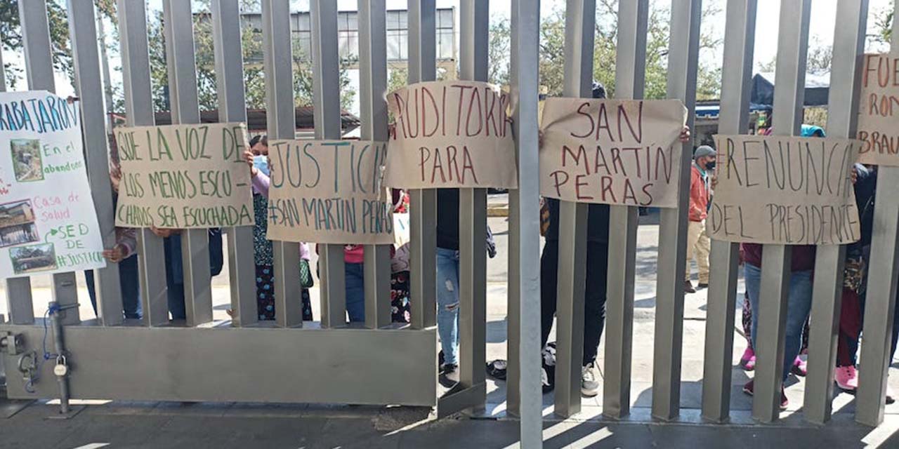Radicaliza protestas San Martín Peras y toma el congreso local | El Imparcial de Oaxaca