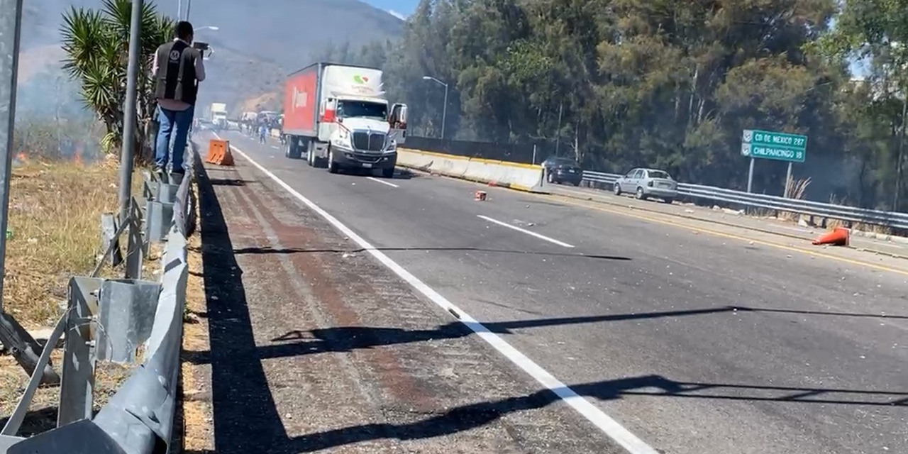 VIDEO: Sueltan tráiler sin frenos y sin conductor contra la Guardia Nacional | El Imparcial de Oaxaca