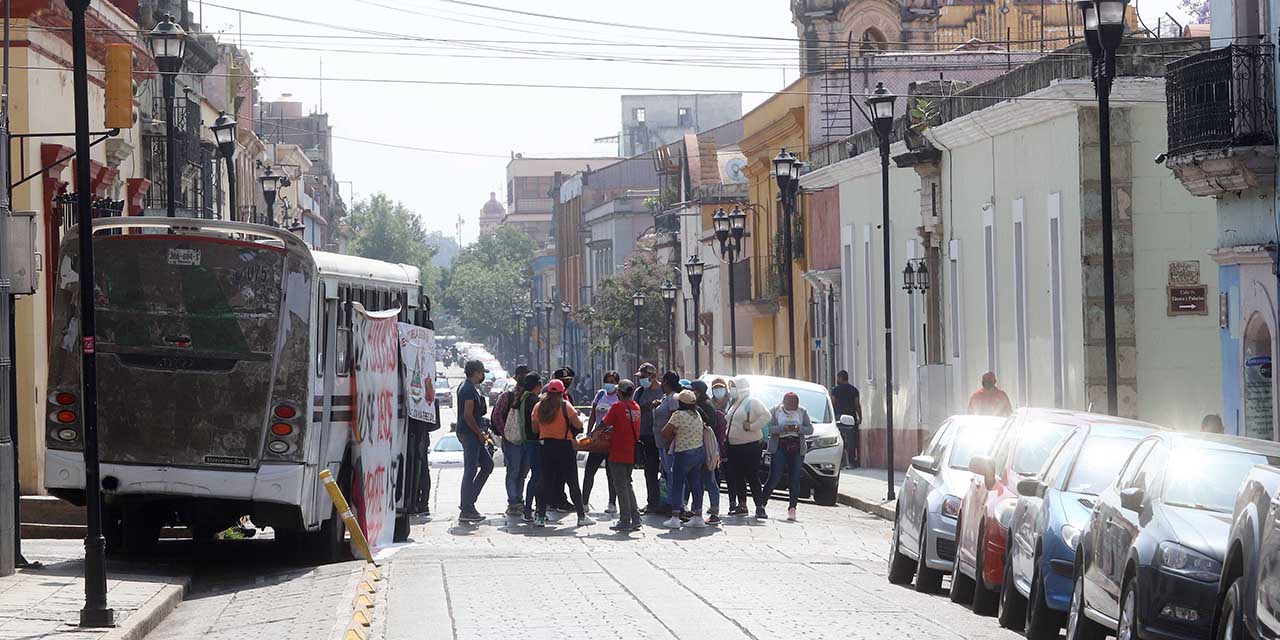 No hay quién frene a normalistas en la ciudad | El Imparcial de Oaxaca