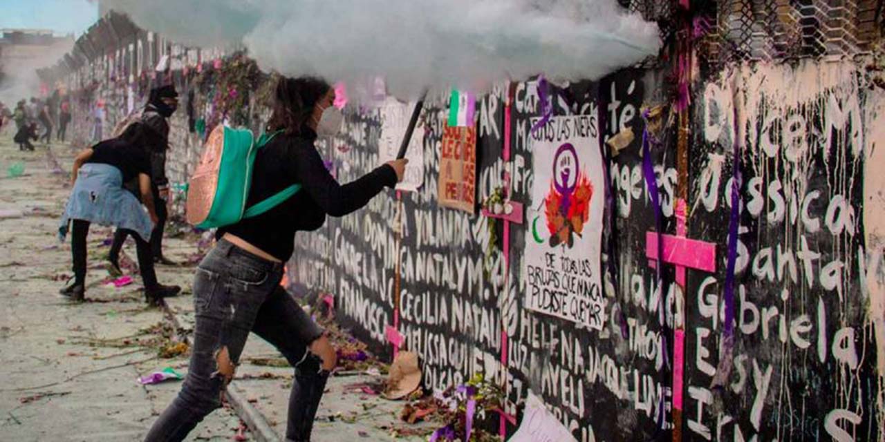Mujeres preparan marros, bombas molotov… para el 8M, acusa López Obrador | El Imparcial de Oaxaca