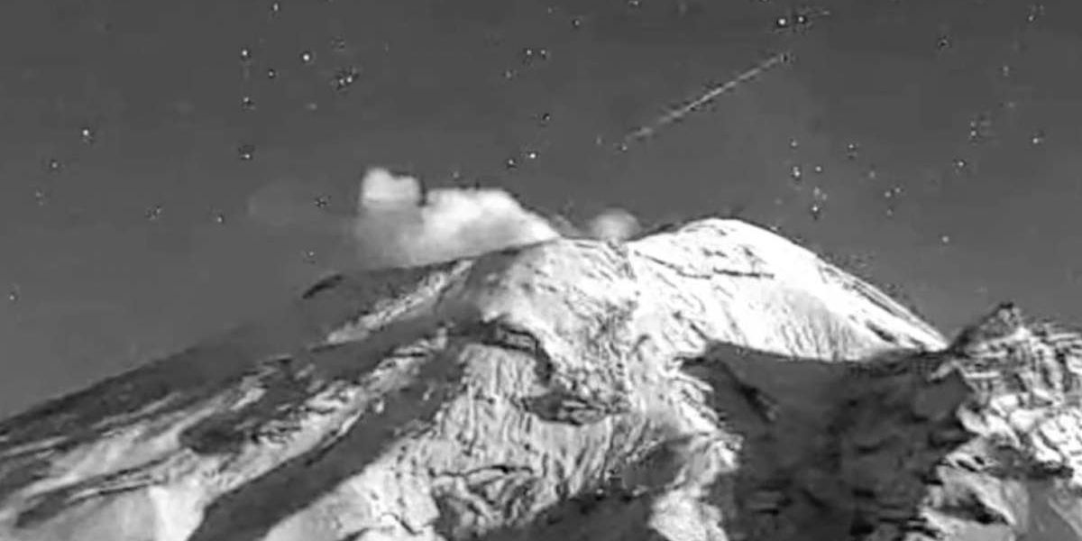 Captan momento en que meteorito pasa sobre volcán Popocatépetl | El Imparcial de Oaxaca