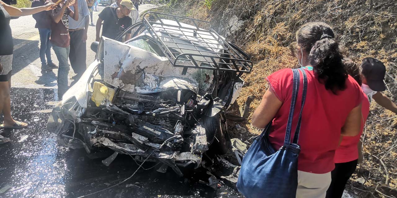 Colisión mortal entre Torton y automóvil | El Imparcial de Oaxaca