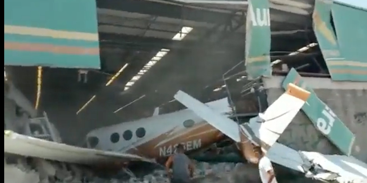 VÍDEO: Se estrella avioneta contra Bodega Aurrera | El Imparcial de Oaxaca