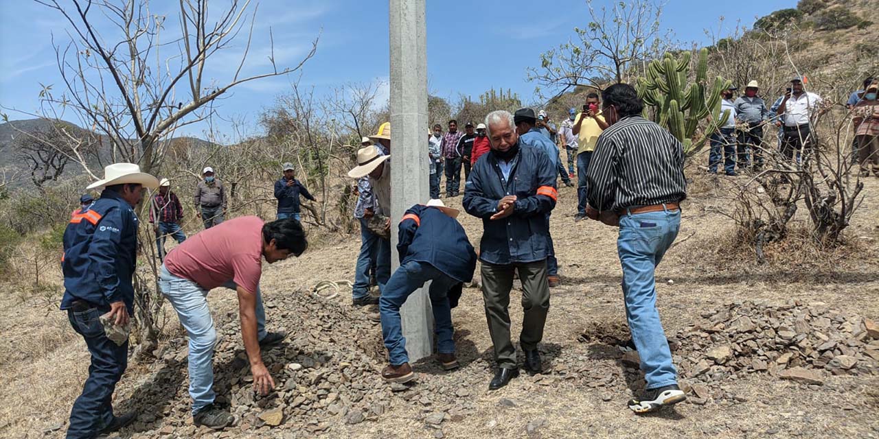 Lleva El Zapote, Huajolotitlán, siete años bajo penumbras | El Imparcial de Oaxaca