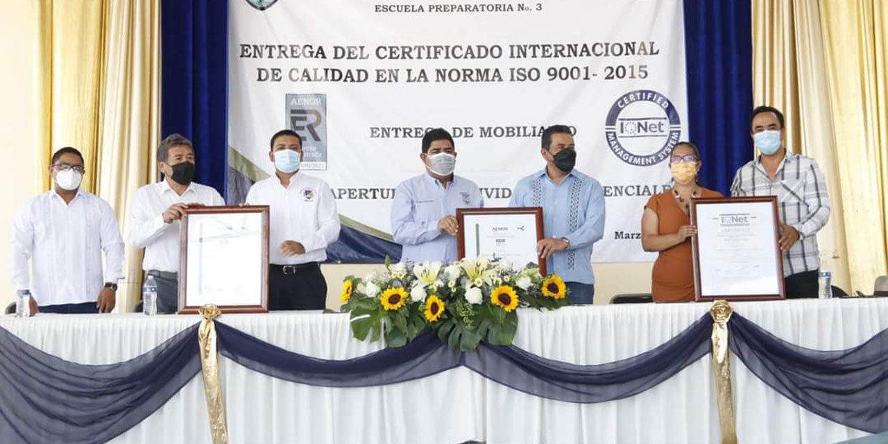 Entregan certificado de calidad ISO 9001- 2015 a Prepa 3 de Huajuapan | El Imparcial de Oaxaca