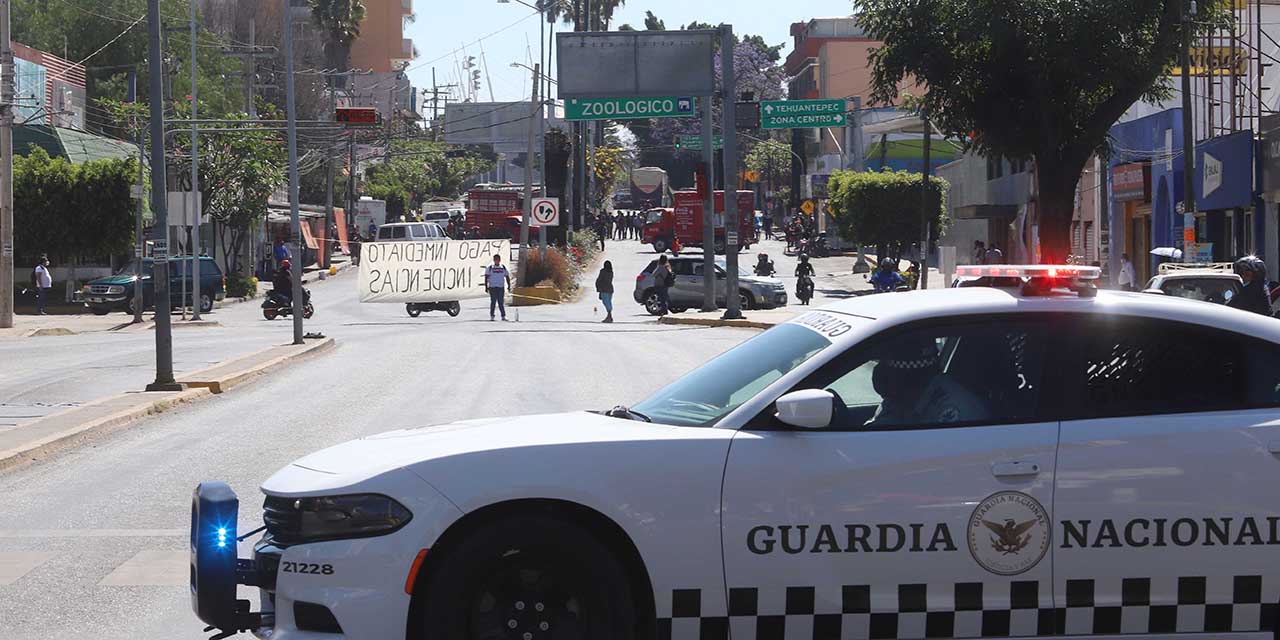 Normalistas y telebachilleratos atizan protestas y bloqueos