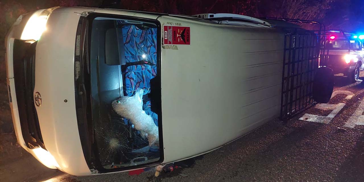 Seis lesionados deja volcadura de camioneta de pasaje | El Imparcial de Oaxaca
