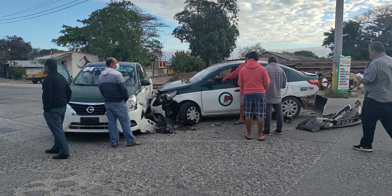 Ebrio conductor destroza dos taxis