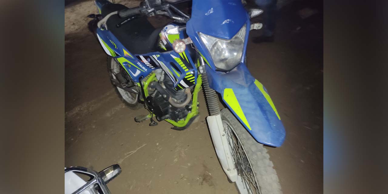 Lo agarran con una motocicleta robada