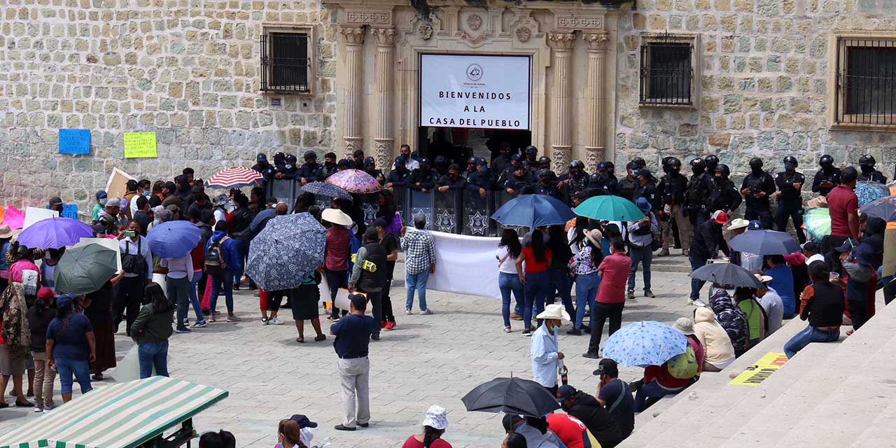 Levantan protesta seguidoras de Carmela Luján | El Imparcial de Oaxaca