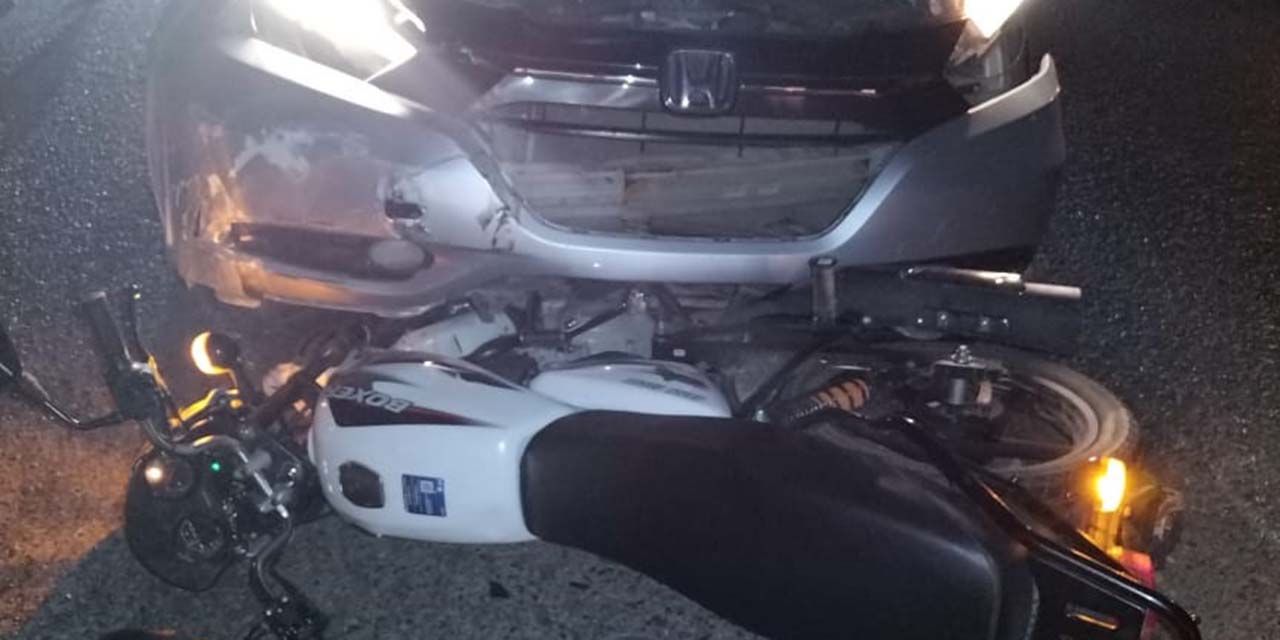 Motociclista alcoholizado se estampa contra auto | El Imparcial de Oaxaca