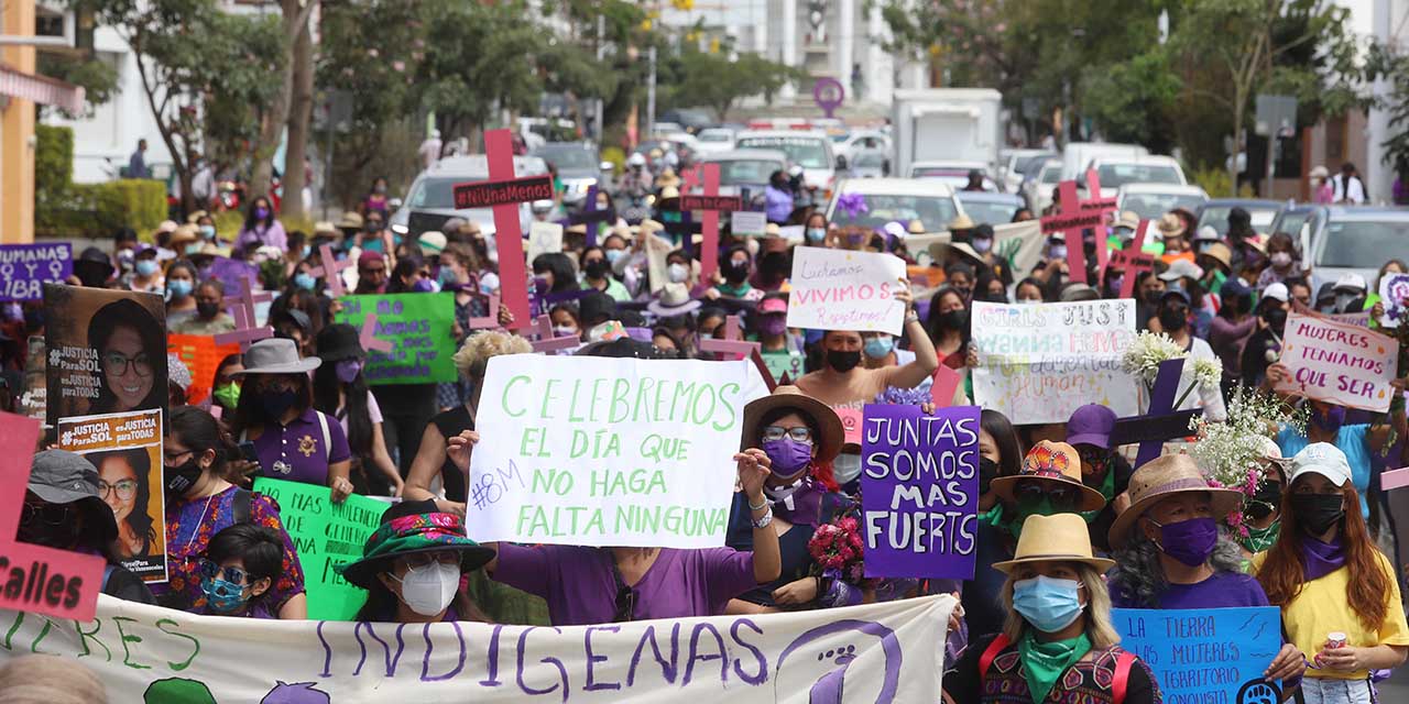 Marchan por el 8M; exigen justicia y un alto a la impunidad