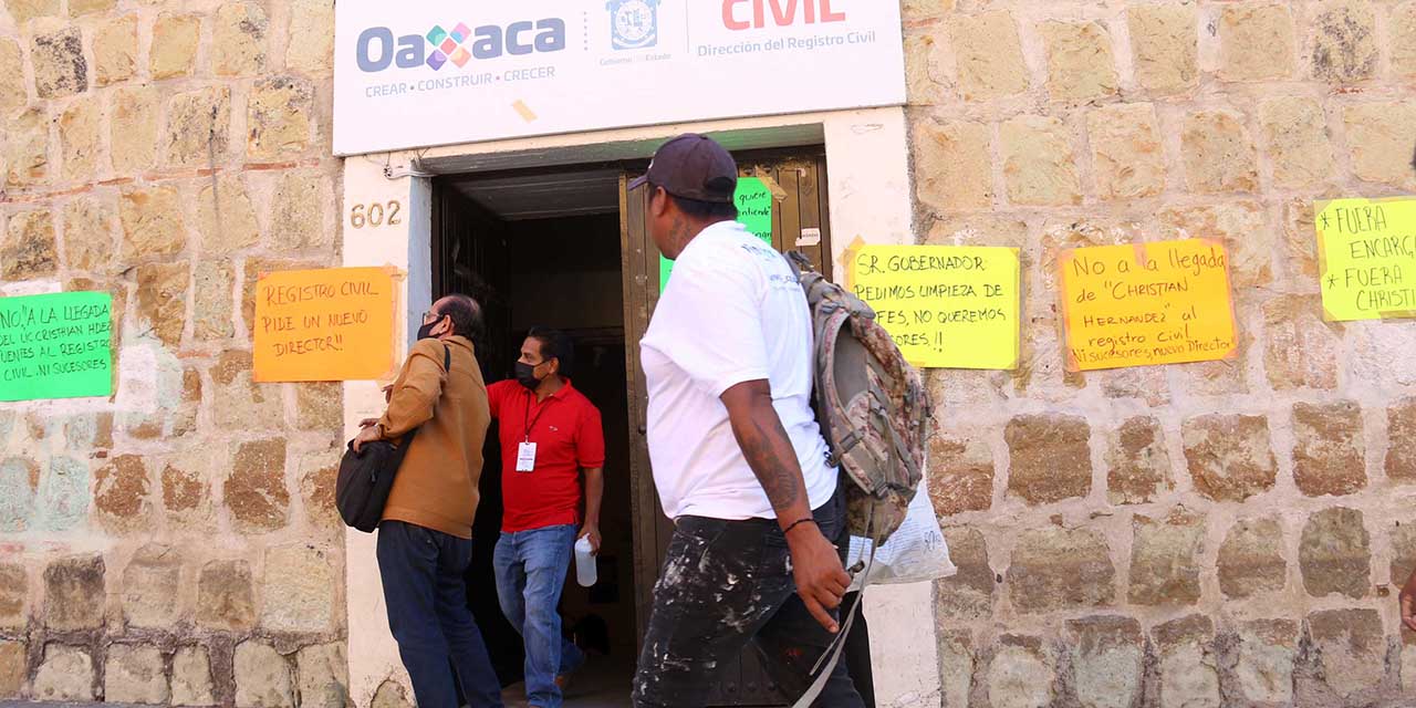 Registro Civil, convulso; protestan contra ex director | El Imparcial de Oaxaca