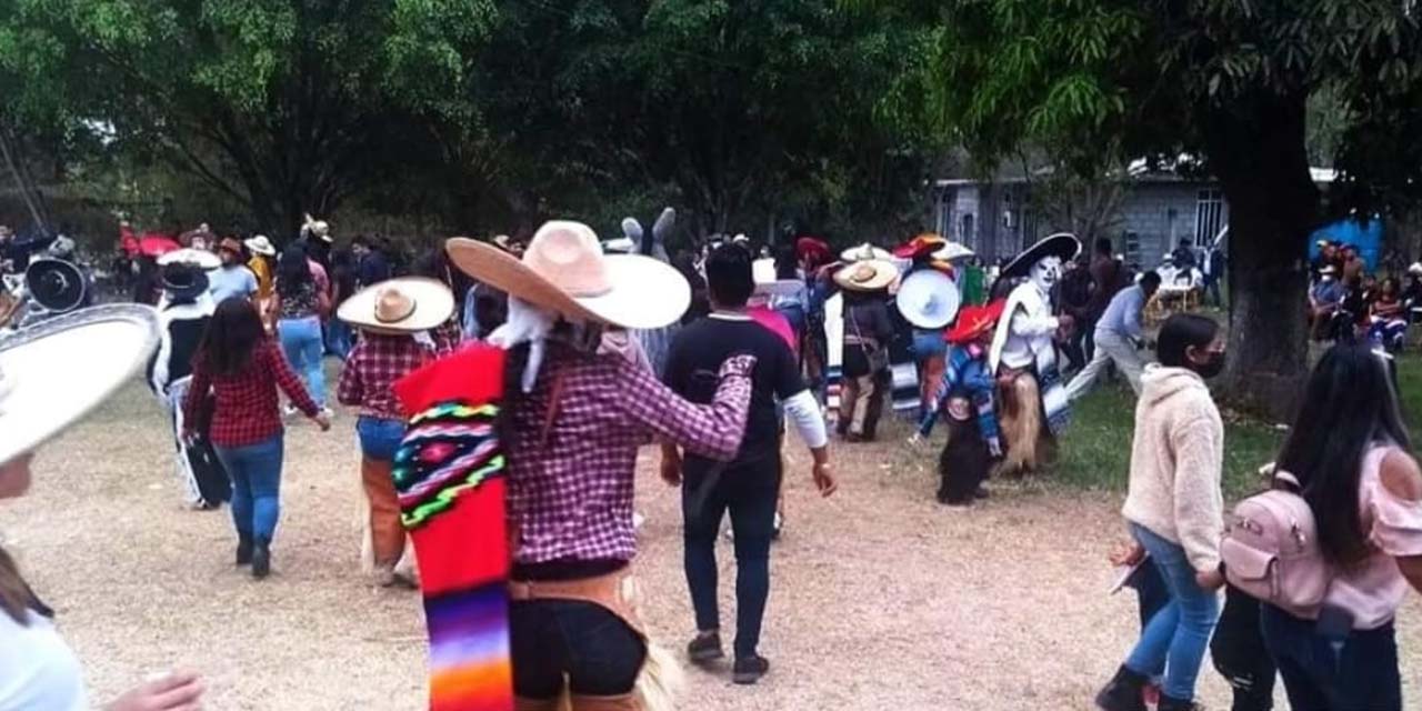 Violan medidas sanitarias al realizar carnaval particular | El Imparcial de Oaxaca