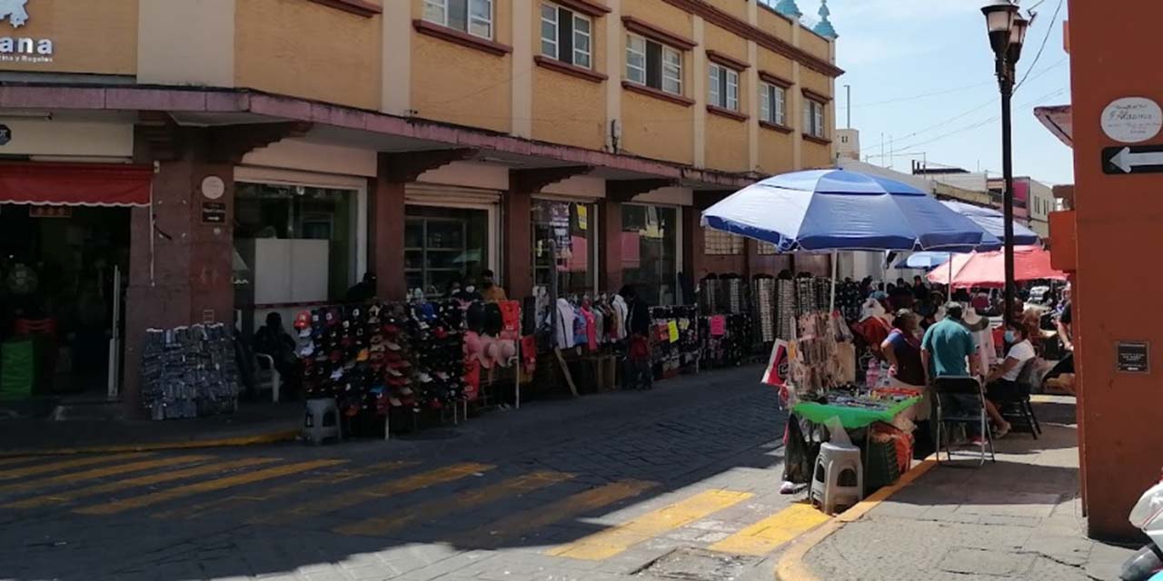 Entre resistencias, reubican a comerciantes en vía pública | El Imparcial de Oaxaca