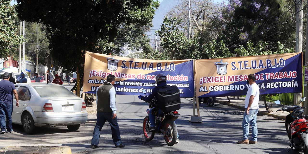 Bloqueos desquician la capital | El Imparcial de Oaxaca