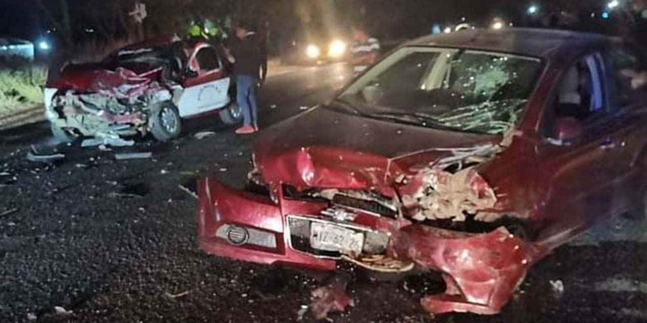 Fatal accidente entre auto y taxi | El Imparcial de Oaxaca