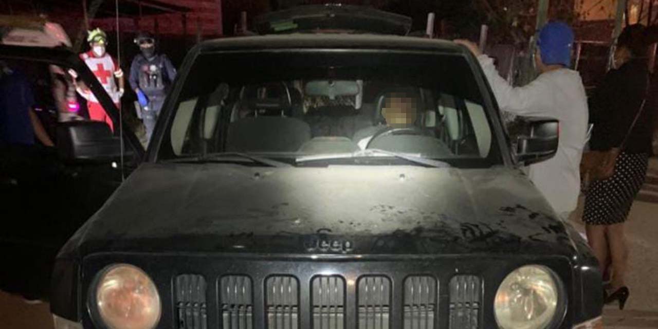 Acribillan a comerciantes a bordo de su camioneta