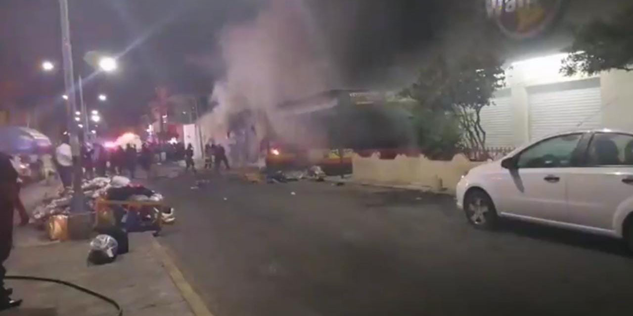 Incendio en Salina Cruz consume locales comerciales | El Imparcial de Oaxaca