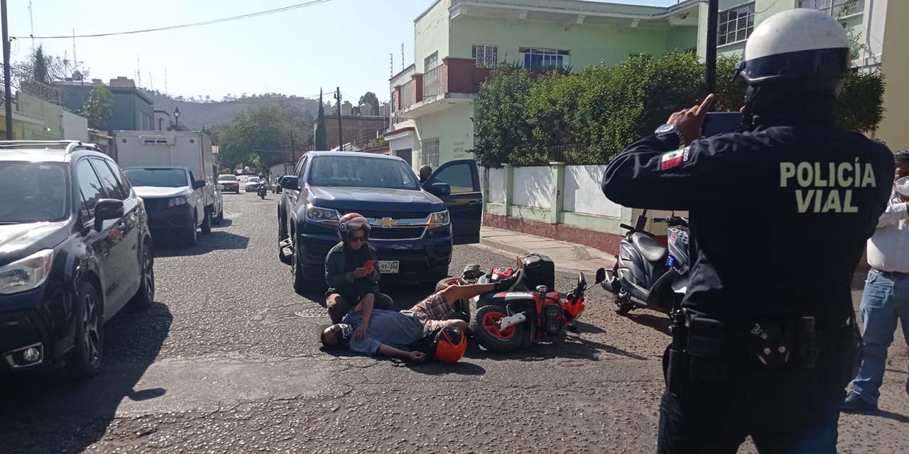 Embisten a pareja de motociclista | El Imparcial de Oaxaca