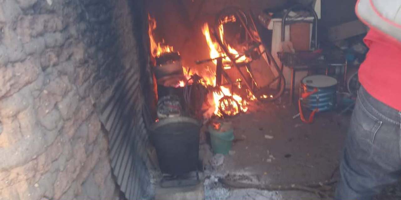 Sofocan incendio en casa habitación