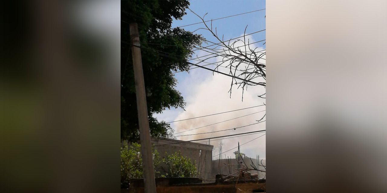 ÚLTIMA HORA: Domicilio se incendia en Atzompa, piden apoyo de los bomberos | El Imparcial de Oaxaca