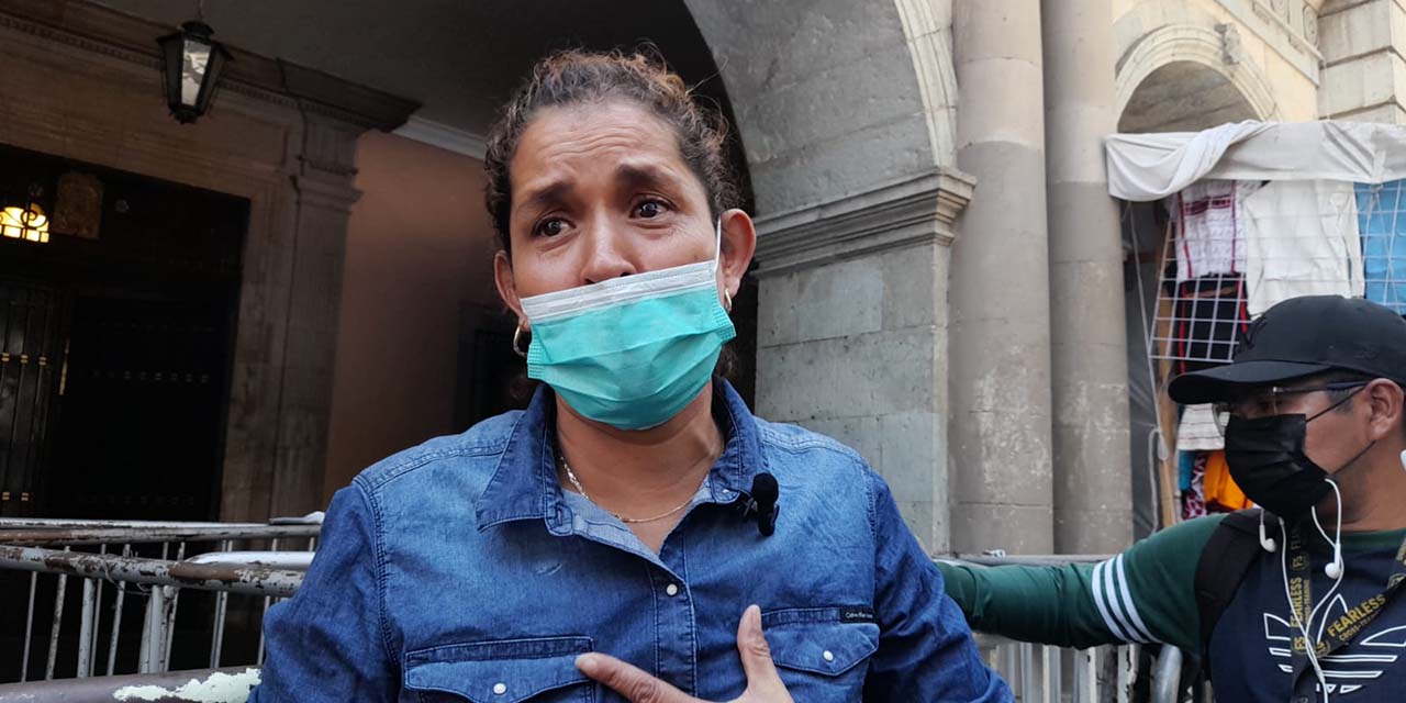 Denuncia a presuntos agentes por corrupción en homicidio de su esposo e hijo