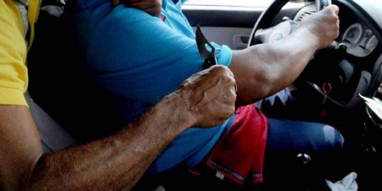 Atracan otro taxi con lujo de violencia