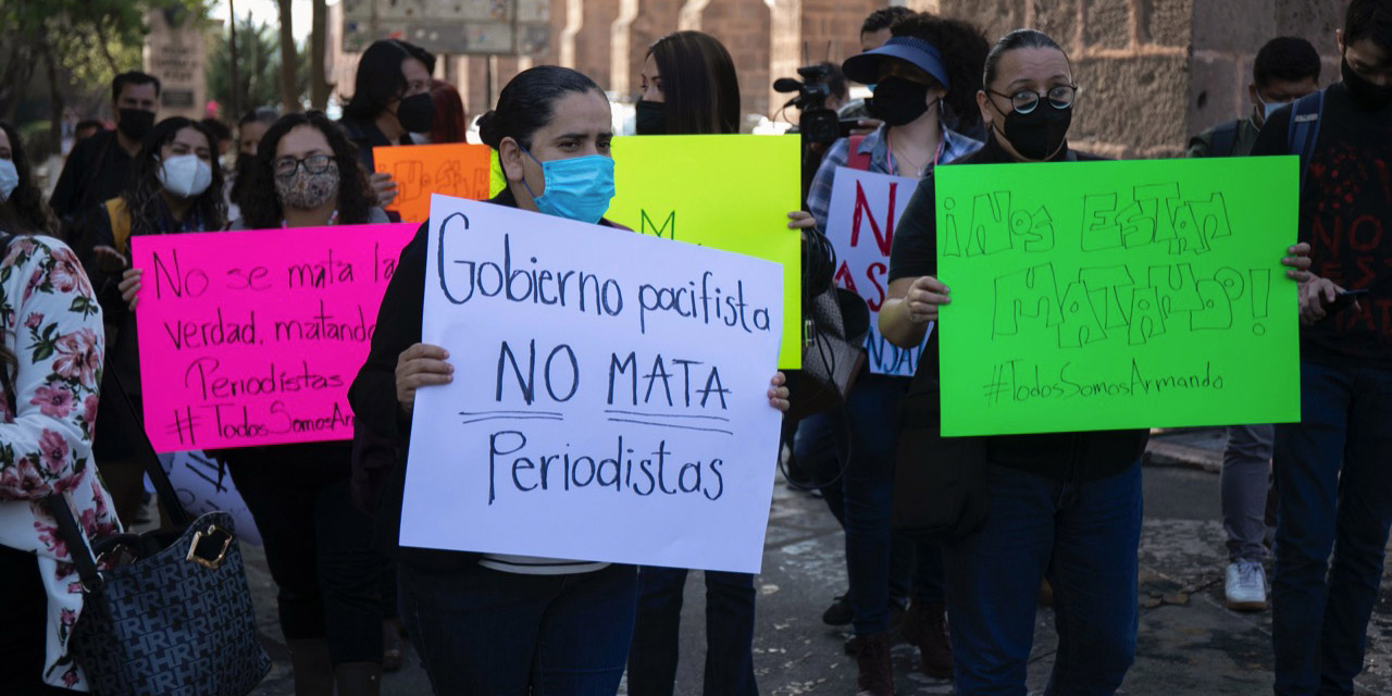 Periodistas protestan en Congreso de Michoacán por asesinato de Armando Linares | El Imparcial de Oaxaca
