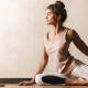 Realiza estas 4 posturas de yoga y olvídate de los problemas digestivos