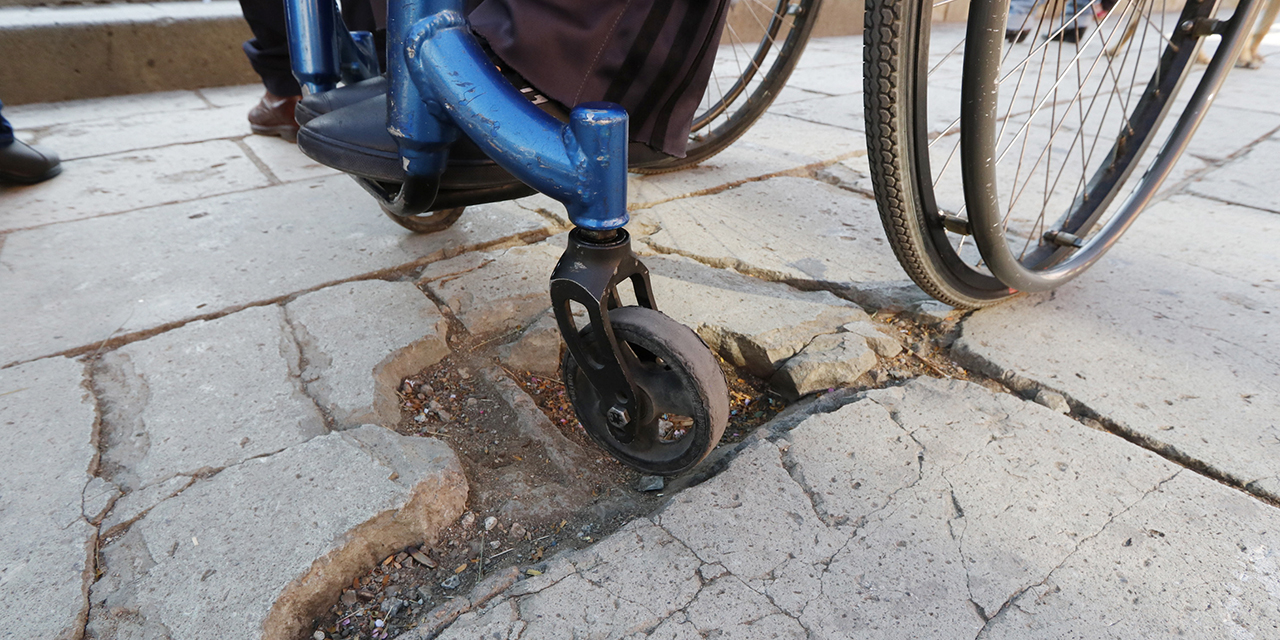 Falta de infraestructura frena movilidad de discapacitados