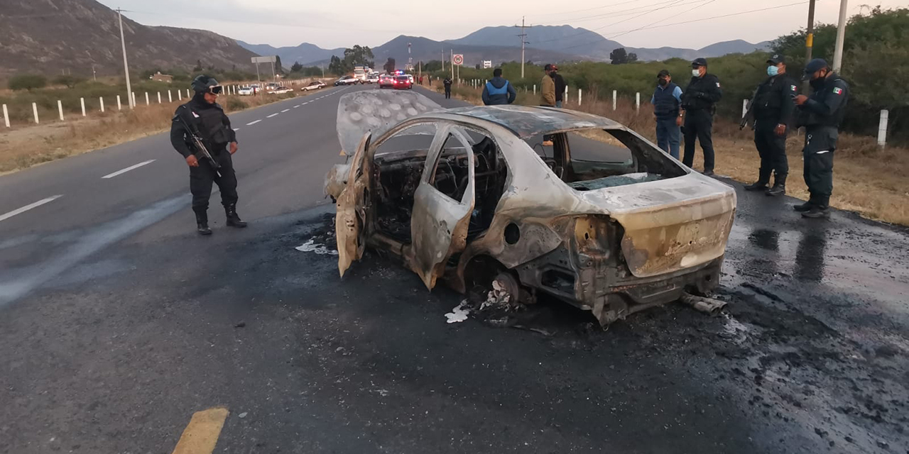 Incendian un taxi frente al reclusorio de Tanivet | El Imparcial de Oaxaca