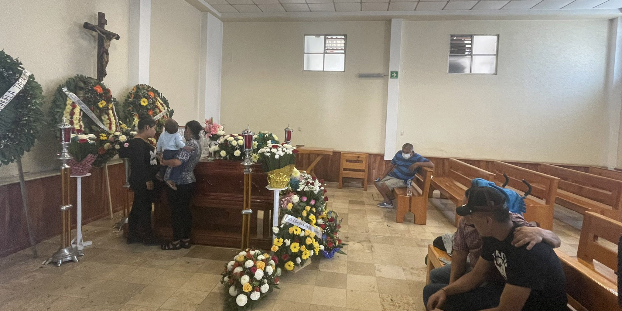 Hombre armado amenaza a reporteros en funeral del periodista Armando Linares | El Imparcial de Oaxaca
