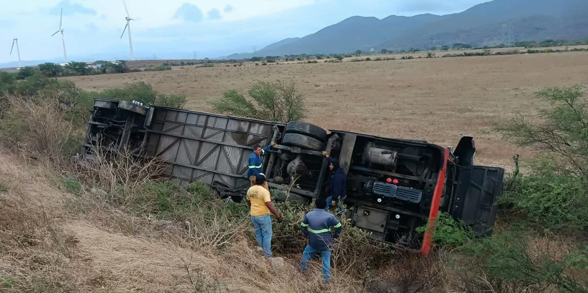 Autobús con migrantes se accidenta en Oaxaca; reportan 10 heridos | El Imparcial de Oaxaca