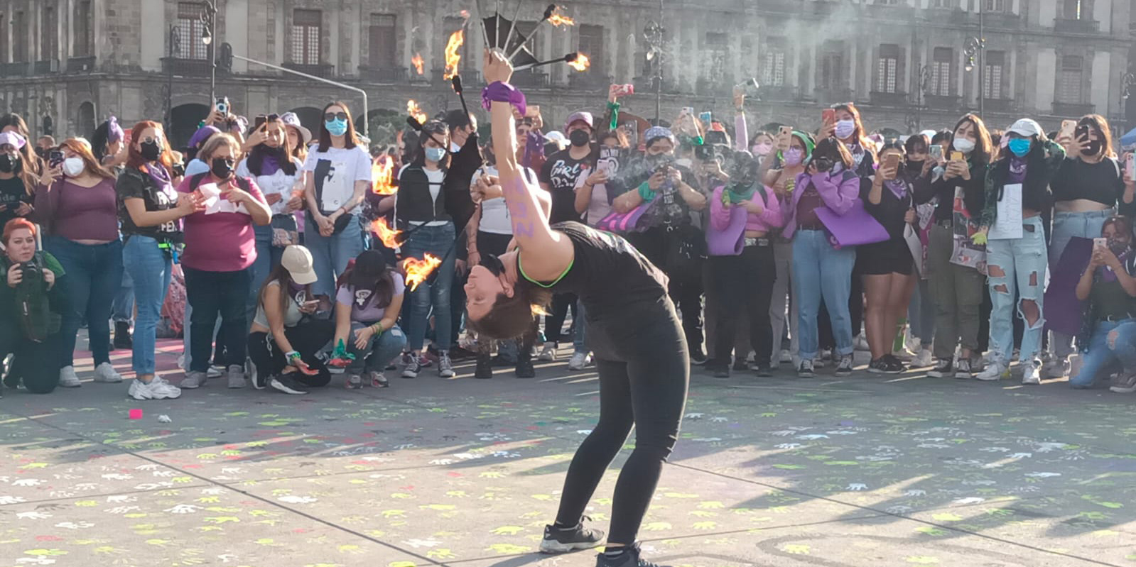 Feministas realizan coreografía durante la marcha del 8M en la CDMX | El Imparcial de Oaxaca